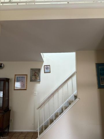 4 Drake Rd, Hillsborough Twp., NJ 08844