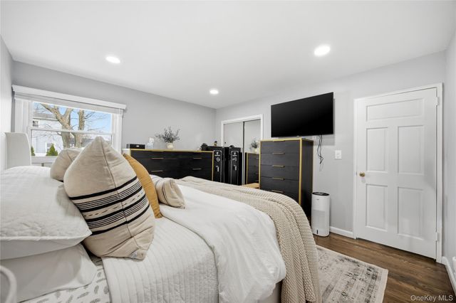 644 N Clinton Avenue, Lindenhurst, NY 11757