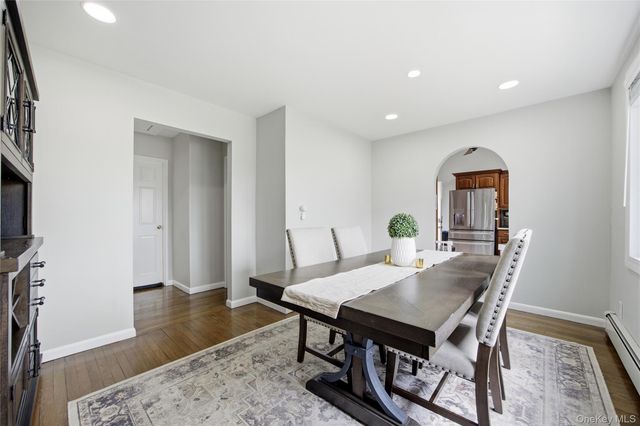 644 N Clinton Avenue, Lindenhurst, NY 11757