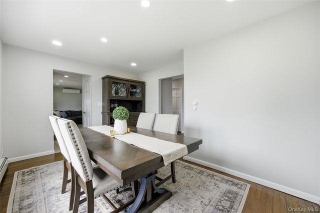 644 N Clinton Avenue, Lindenhurst, NY 11757