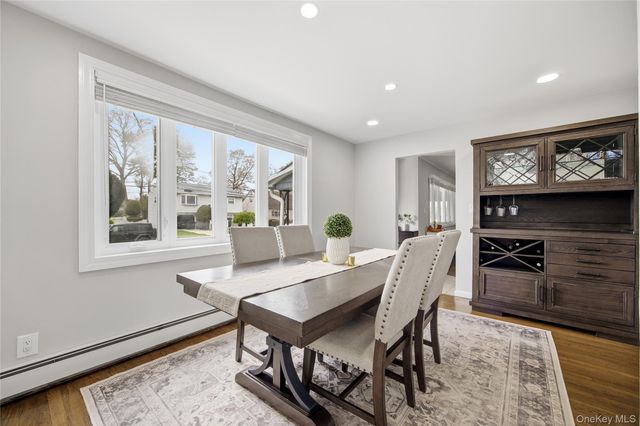 644 N Clinton Avenue, Lindenhurst, NY 11757