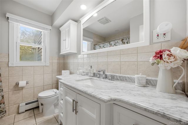 644 N Clinton Avenue, Lindenhurst, NY 11757