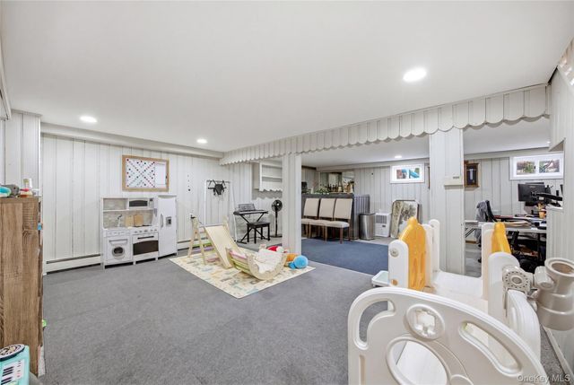 644 N Clinton Avenue, Lindenhurst, NY 11757