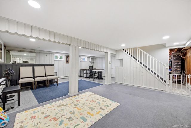 644 N Clinton Avenue, Lindenhurst, NY 11757