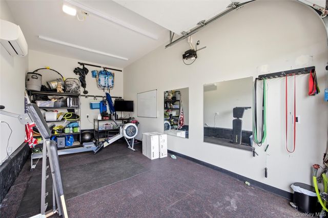 644 N Clinton Avenue, Lindenhurst, NY 11757