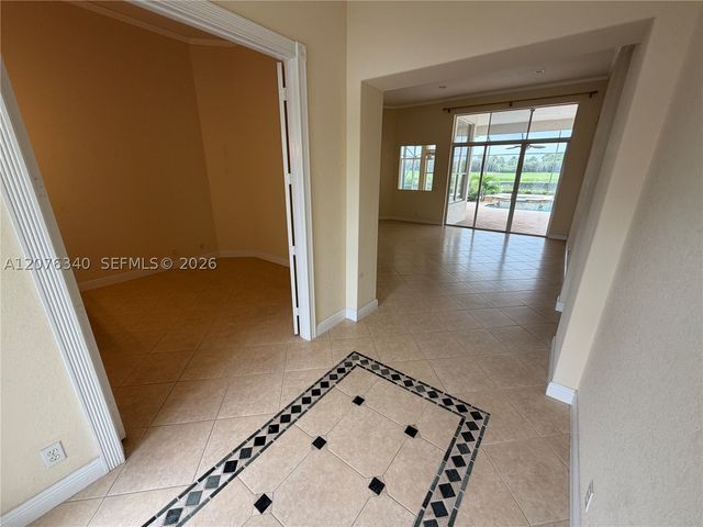 7635 Ironhorse Blvd, West Palm Beach, FL 33412