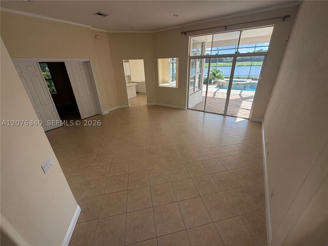 7635 Ironhorse Blvd, West Palm Beach, FL 33412
