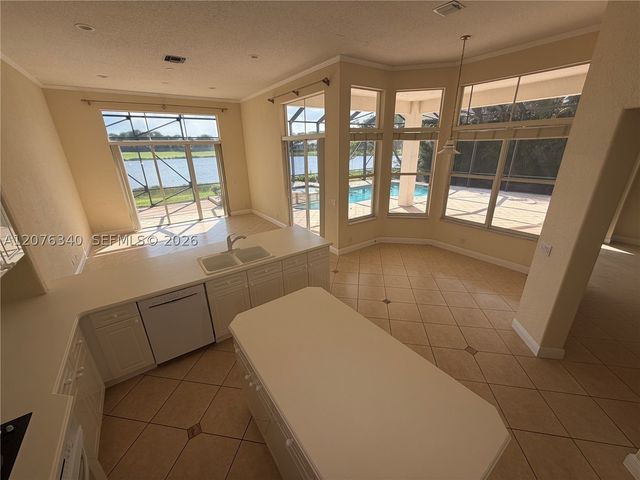 7635 Ironhorse Blvd, West Palm Beach, FL 33412