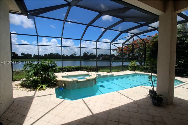 7635 Ironhorse Blvd, West Palm Beach, FL 33412