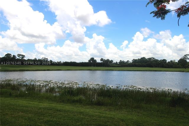 7635 Ironhorse Blvd, West Palm Beach, FL 33412
