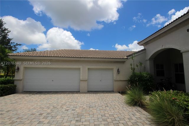 7635 Ironhorse Blvd, West Palm Beach, FL 33412