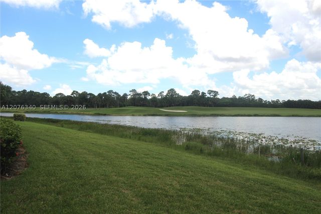 7635 Ironhorse Blvd, West Palm Beach, FL 33412