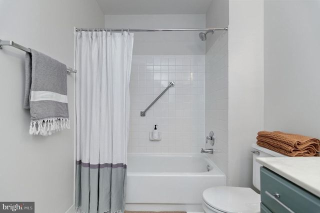 3916 OAK ST, Fairfax, VA 22030