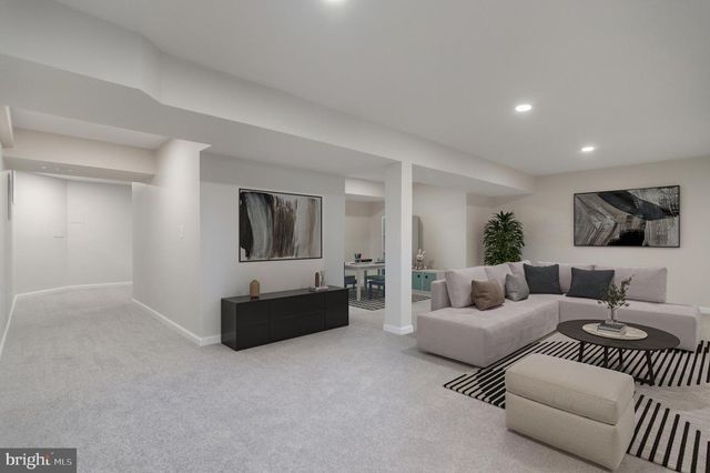 3916 OAK ST, Fairfax, VA 22030