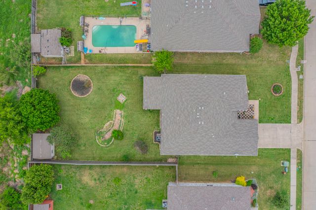 309 Broken Arrow, Krum, TX 76249