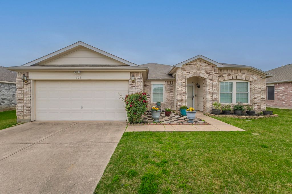 309 Broken Arrow, Krum, TX 76249