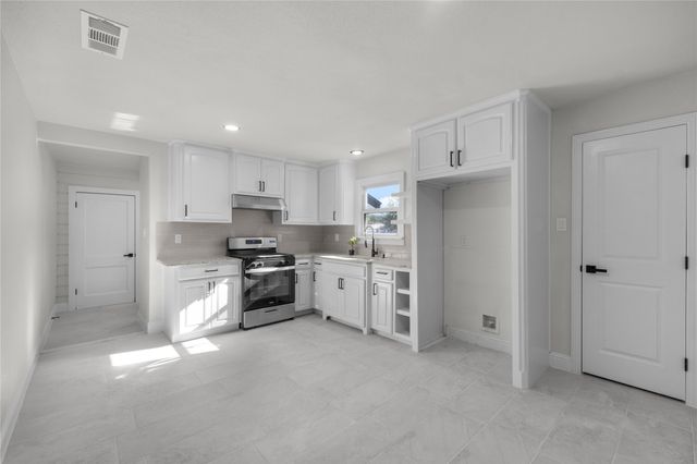 4548 Hodgkins Road, Lake Worth, TX 76135