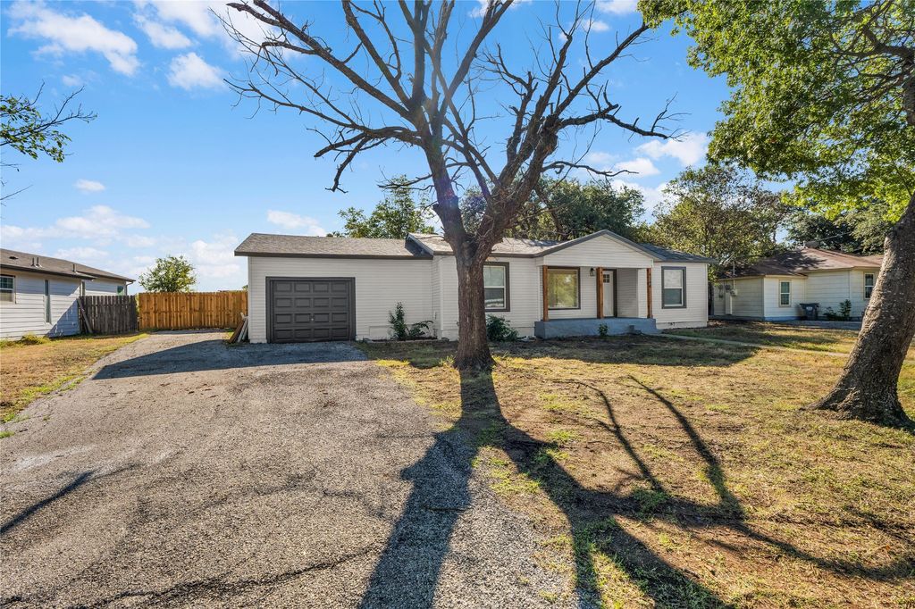 4548 Hodgkins Road, Lake Worth, TX 76135 — photo 2