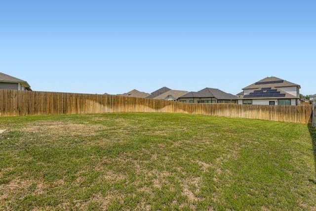 148 Gullivers DR, Elgin, TX 78621