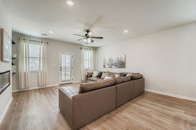 148 Gullivers DR, Elgin, TX 78621