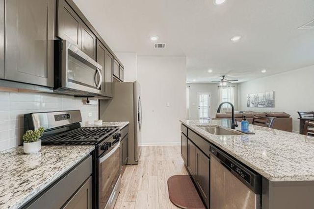 148 Gullivers DR, Elgin, TX 78621