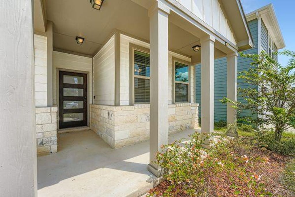 148 Gullivers DR, Elgin, TX 78621