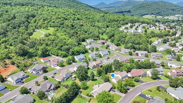 6014 Crumpacker DR, Roanoke, VA 24012