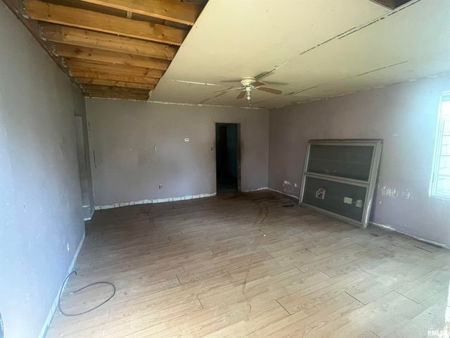 507 W JACKSON Street, Athens, IL 62613