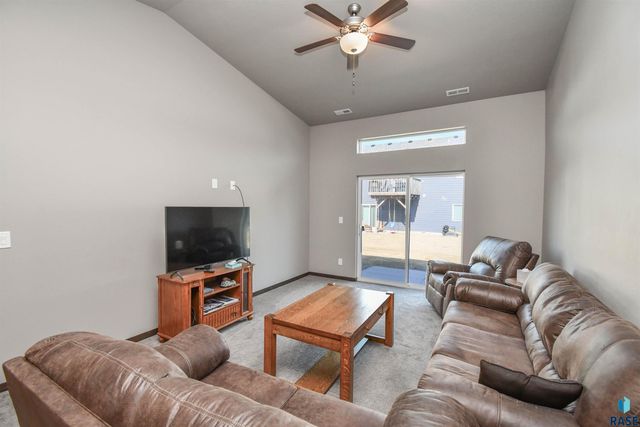 6632 W 6th Pl Place, Sioux Falls, SD 57107