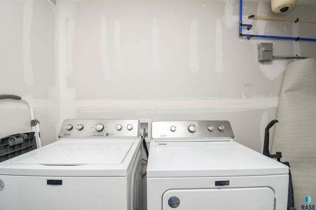 6632 W 6th Pl Place, Sioux Falls, SD 57107