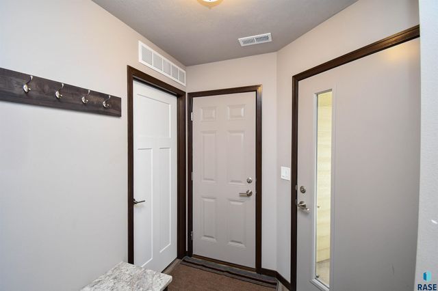 6632 W 6th Pl Place, Sioux Falls, SD 57107