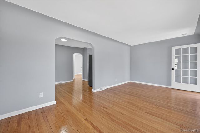 1108 HELEN Street, Garden City, MI 48135