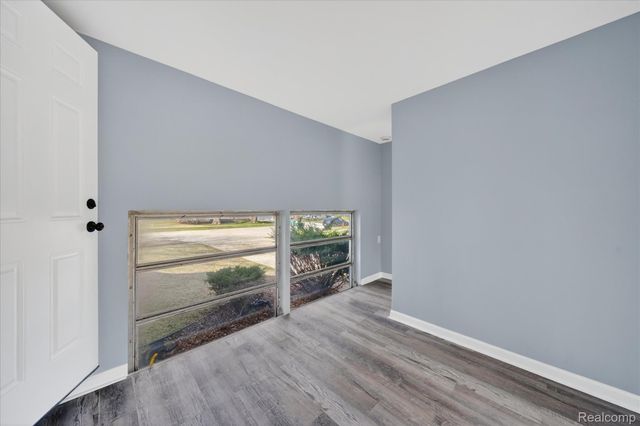 1108 HELEN Street, Garden City, MI 48135