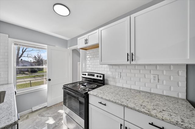 1108 HELEN Street, Garden City, MI 48135