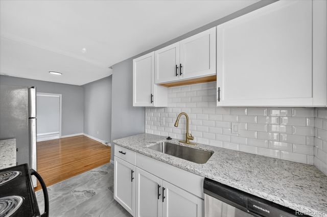 1108 HELEN Street, Garden City, MI 48135