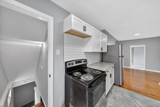 1108 HELEN Street, Garden City, MI 48135