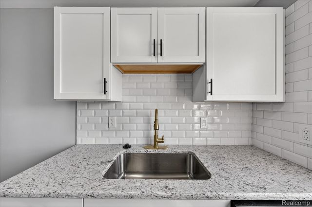 1108 HELEN Street, Garden City, MI 48135