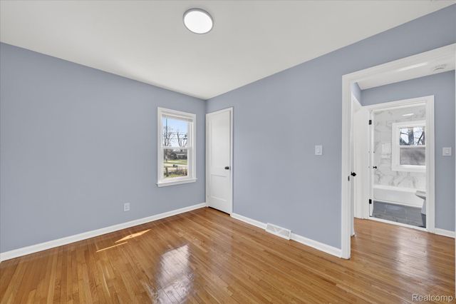 1108 HELEN Street, Garden City, MI 48135