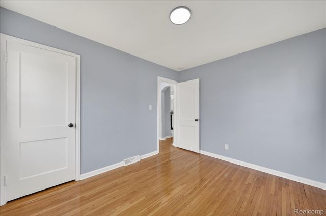 1108 HELEN Street, Garden City, MI 48135