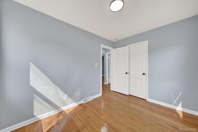 1108 HELEN Street, Garden City, MI 48135