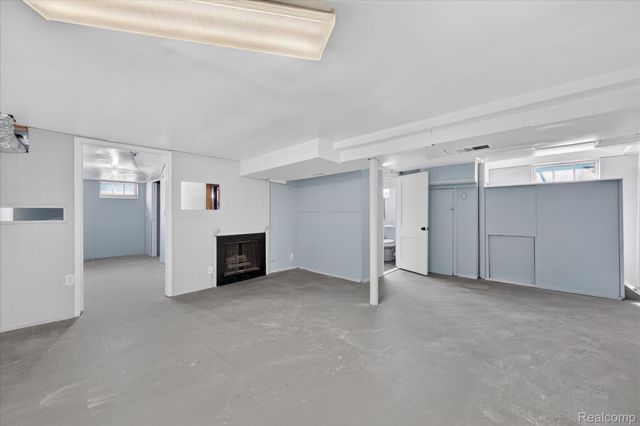 1108 HELEN Street, Garden City, MI 48135