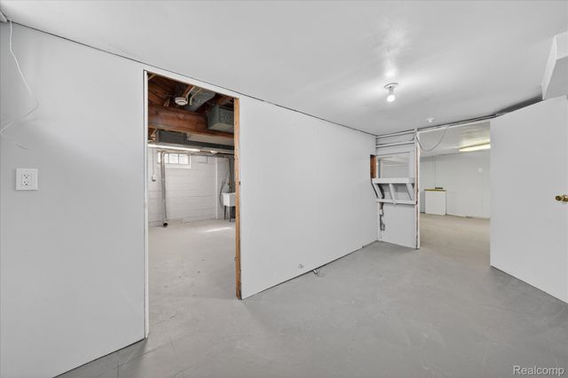 1108 HELEN Street, Garden City, MI 48135