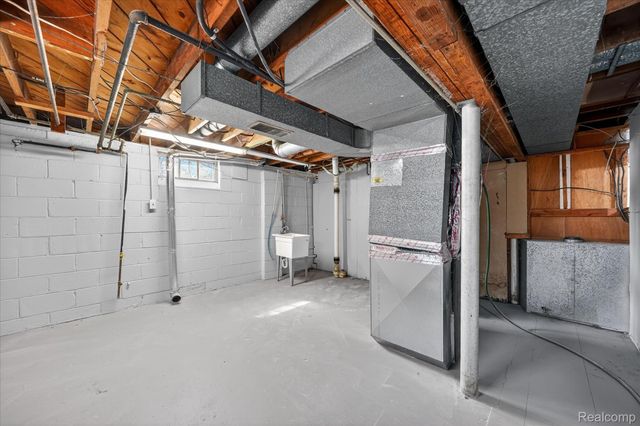 1108 HELEN Street, Garden City, MI 48135