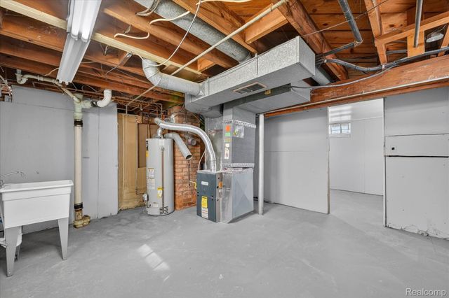 1108 HELEN Street, Garden City, MI 48135