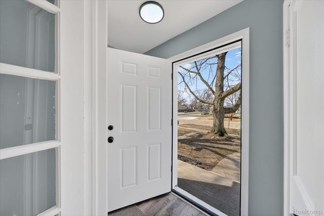 1108 HELEN Street, Garden City, MI 48135