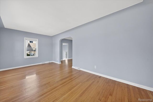 1108 HELEN Street, Garden City, MI 48135