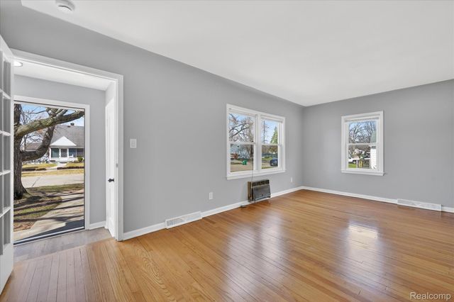 1108 HELEN Street, Garden City, MI 48135