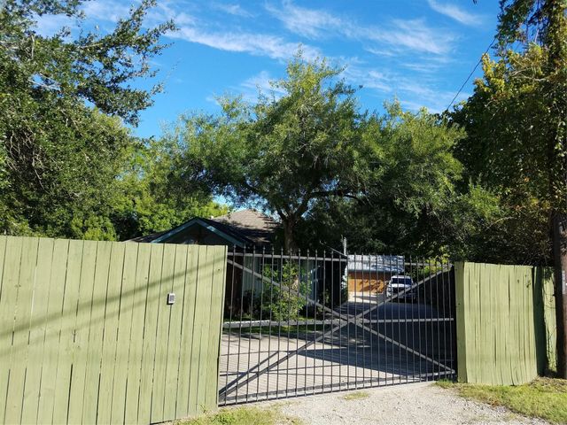 11608 Old Main Street Loop Road, Houston, TX 77025