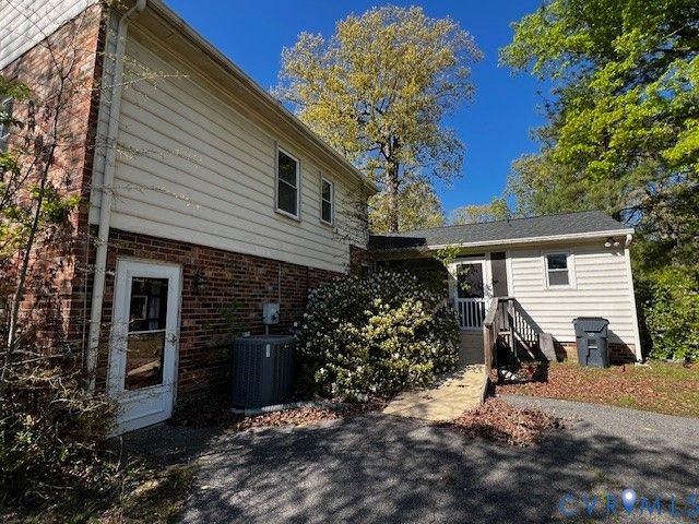 5949 Dunnshire Rd, Chesterfield, VA 23234