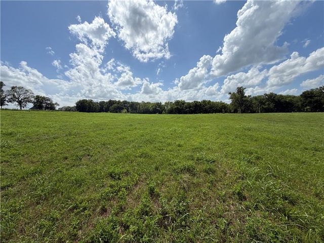 15749 206th Street, Tonganoxie, KS 66086